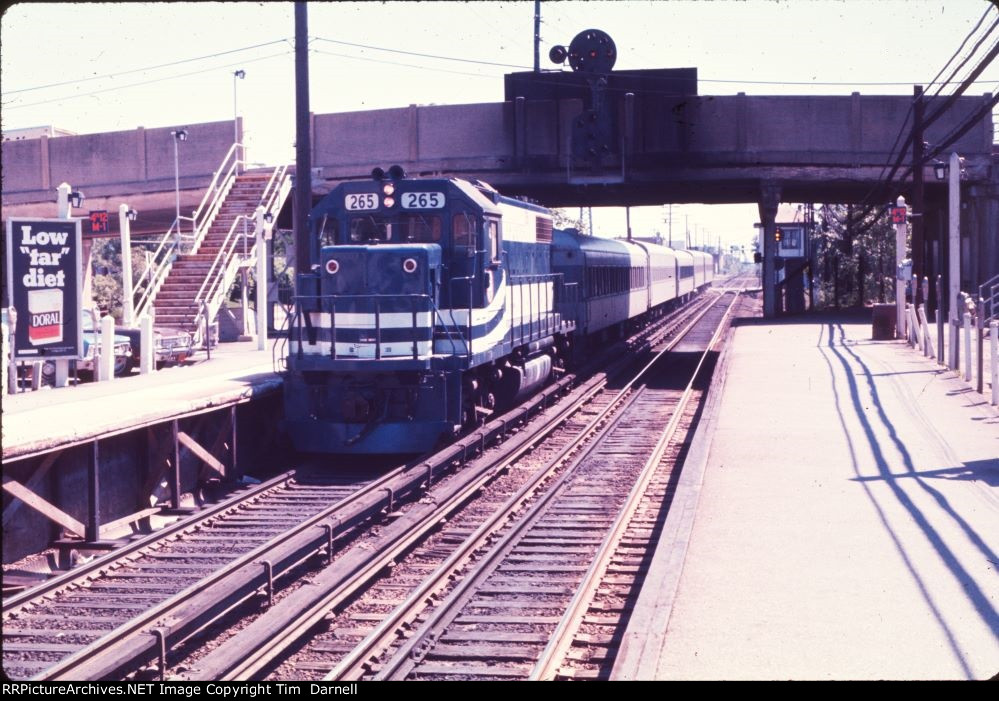 LI 265 on train 4007 from Montauk.